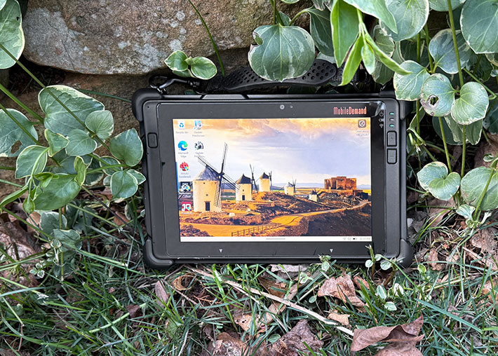MobileDemand xTablet T8655 display outdoors
